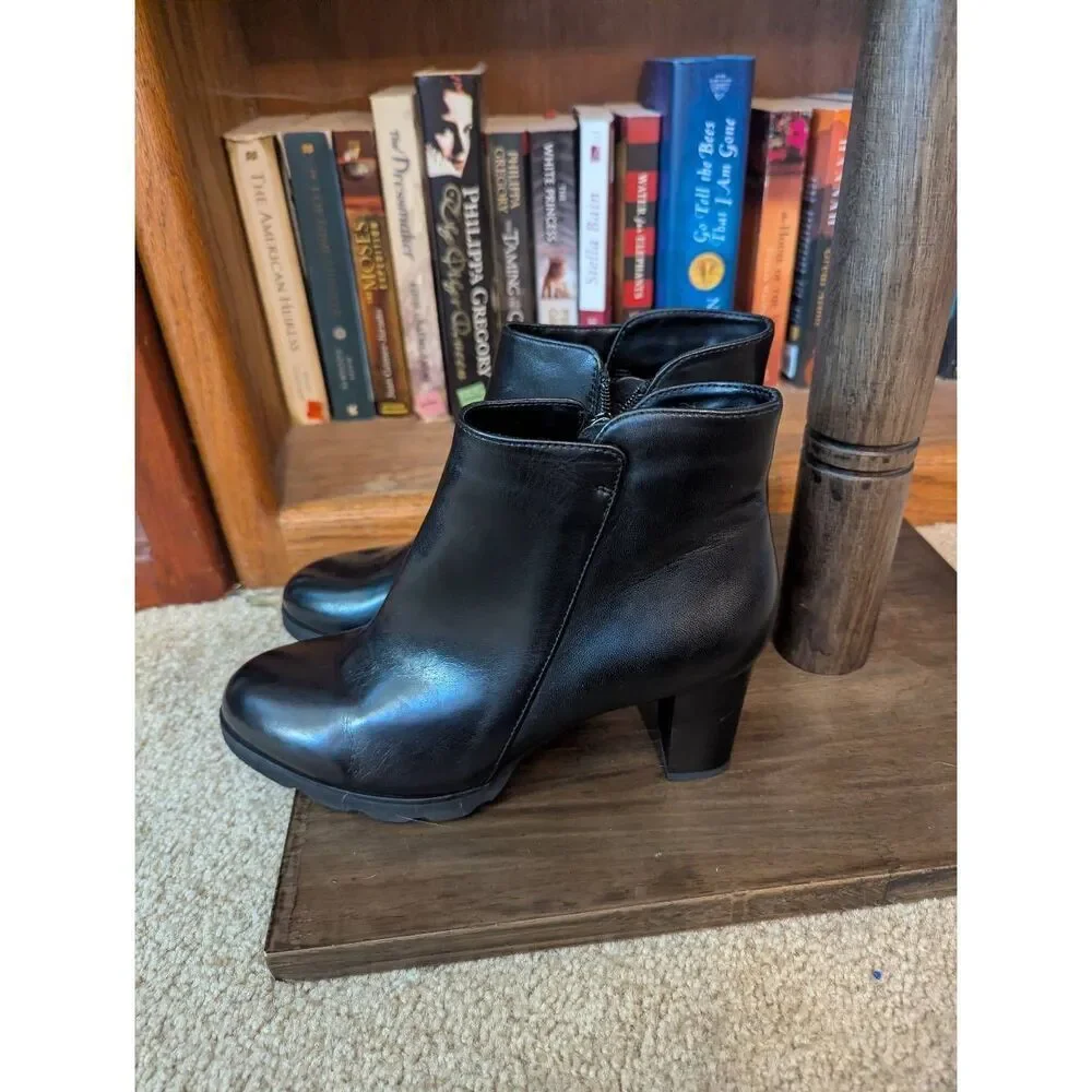 NWOB Regarde Le Ciel Women's Size 38 US 8 Black Leather Ankle Booties Boots